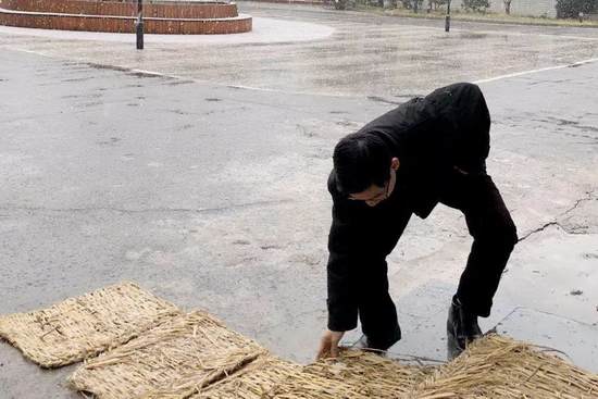 建筑工地防汛新寵:圍堰草袋的實用性分析 建筑工地防汛新寵:圍堰草袋的實用性分析