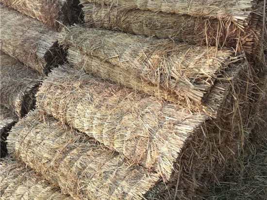 如何根據(jù)種植方式選擇草苫規(guī)格？助您提高農(nóng)田效益